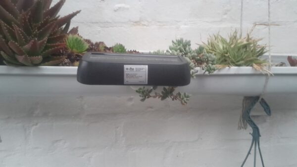 Glo Elec GL10FSLS7CWS Gutter Light Solar LED Multi-Functional Light with Sensor - Image 4